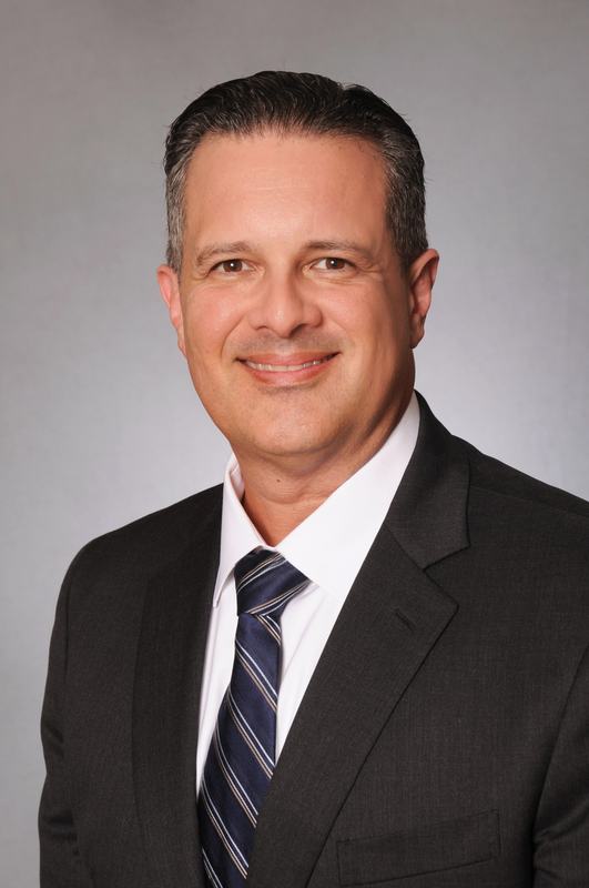 Dr. Michele R. D’Apuzzo, cirujano de cadera y rodilla en Miami